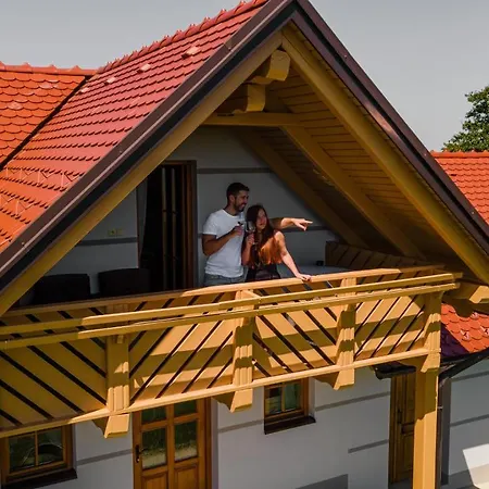 Vineyard Apartment *